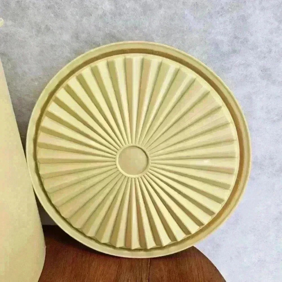 VINTAGE TUPPERWARE SERVALIER YELLOW COOKIE JAR CANISTER 807-1 - Picture 11 of 12